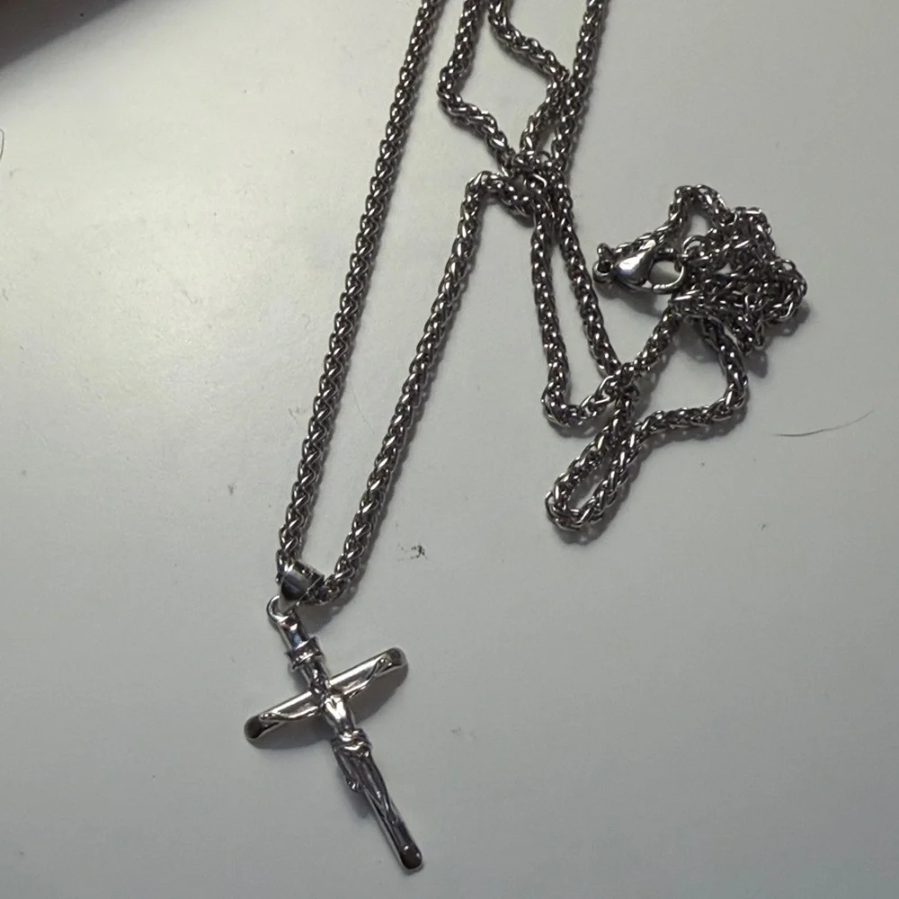 Silver Cross Pendant Necklace - Picture 1 of 2